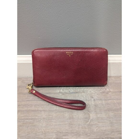FOSSIL Genuine Red Leather Women’s Zip Around Wallet Clutch Wristlet Retro Y2K - Picture 1 of 16